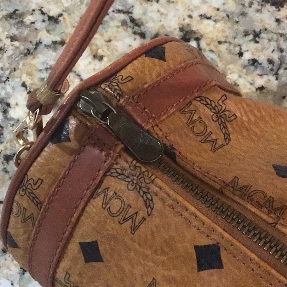 MCM Vicetos Logogram Shoulder Bag PVC Leather Brown Gold Auth 5767F Cylinder - Picture 4 of 9
